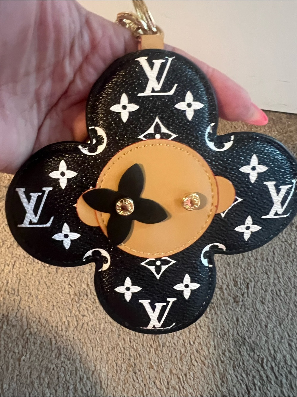 Louis Vuitton Black Monogram Flower Key Holder with Tan Center - Picture 13 of 14